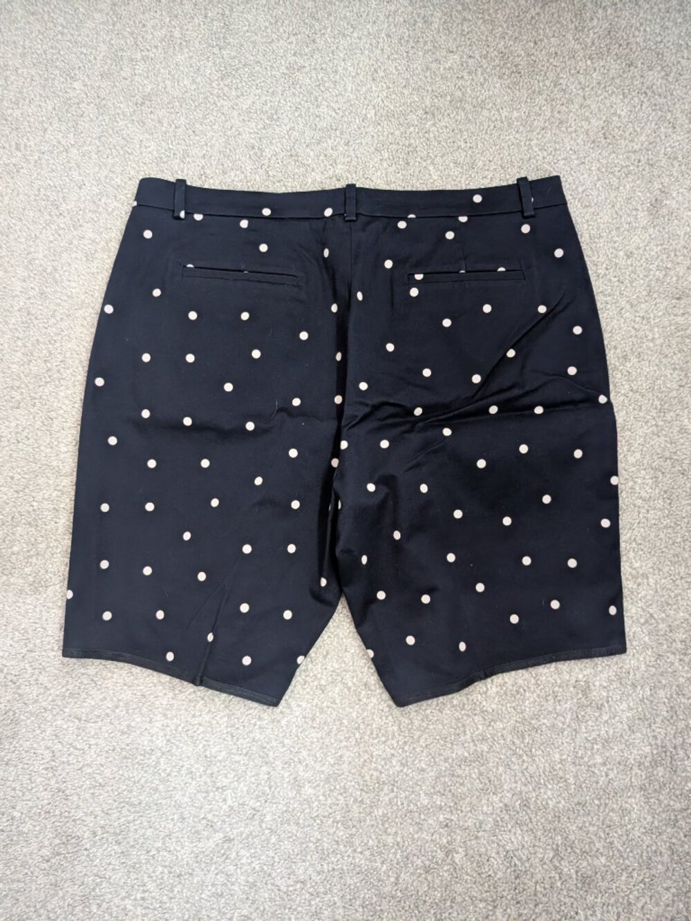 J Crew Women's Polka Dot Bermuda Chino Shorts Flat Front Cotton Blend Size 8 - Picture 2 of 3